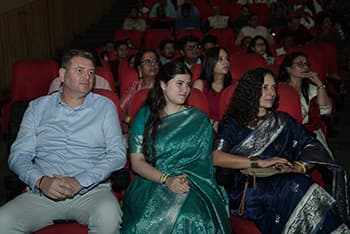  https://ahmedabadinternationalfilmfestival.com/festivaladmin/upload/gallery/U2Rrtbks.jpg