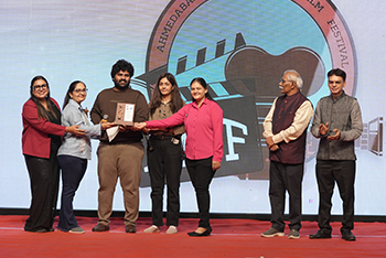  https://ahmedabadinternationalfilmfestival.com/festivaladmin/upload/gallery/USd7beaN.jpg