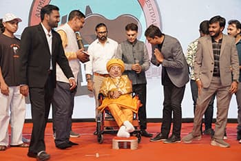  https://ahmedabadinternationalfilmfestival.com/festivaladmin/upload/gallery/nhvays9V.jpg