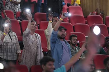 https://ahmedabadinternationalfilmfestival.com/festivaladmin/upload/gallery/quhXVDEG.jpg